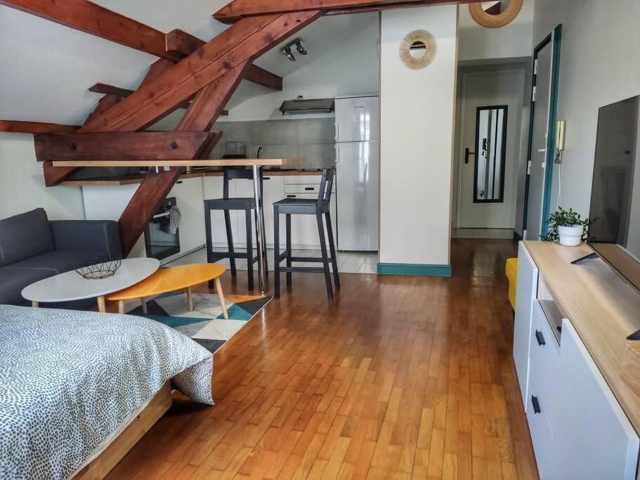 Apartment Coeur De Avec Parking+gare A Proximite De Et Paris